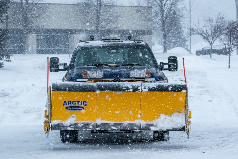 Arctic Razorback™ The Words Toughest Snow Plow